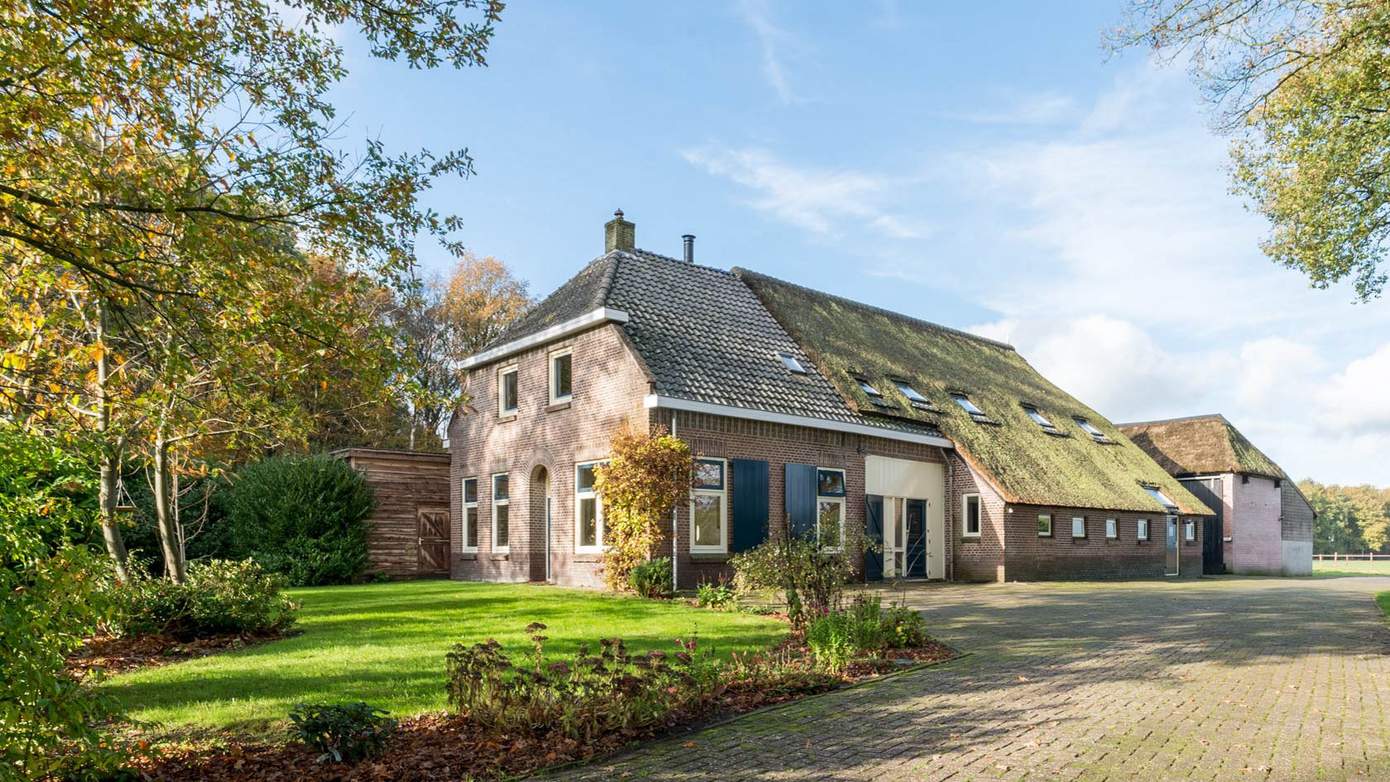 Te koop in Drenthe: woonboerderij met paardenstallen en 3,5 hectare grond