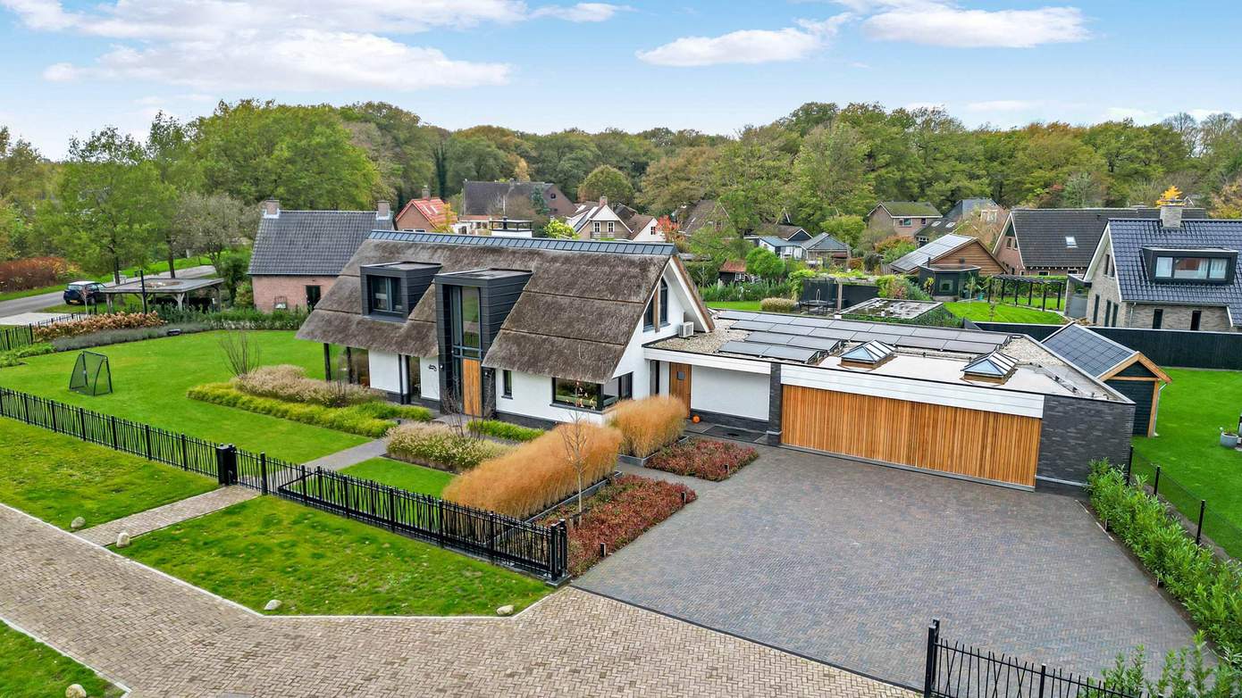 Te koop in Drenthe: vrijstaande villa met buiten een eigen sauna en jacuzzi