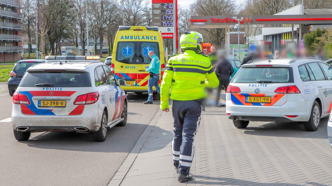 Scholiere gewond na botsing met auto (video)