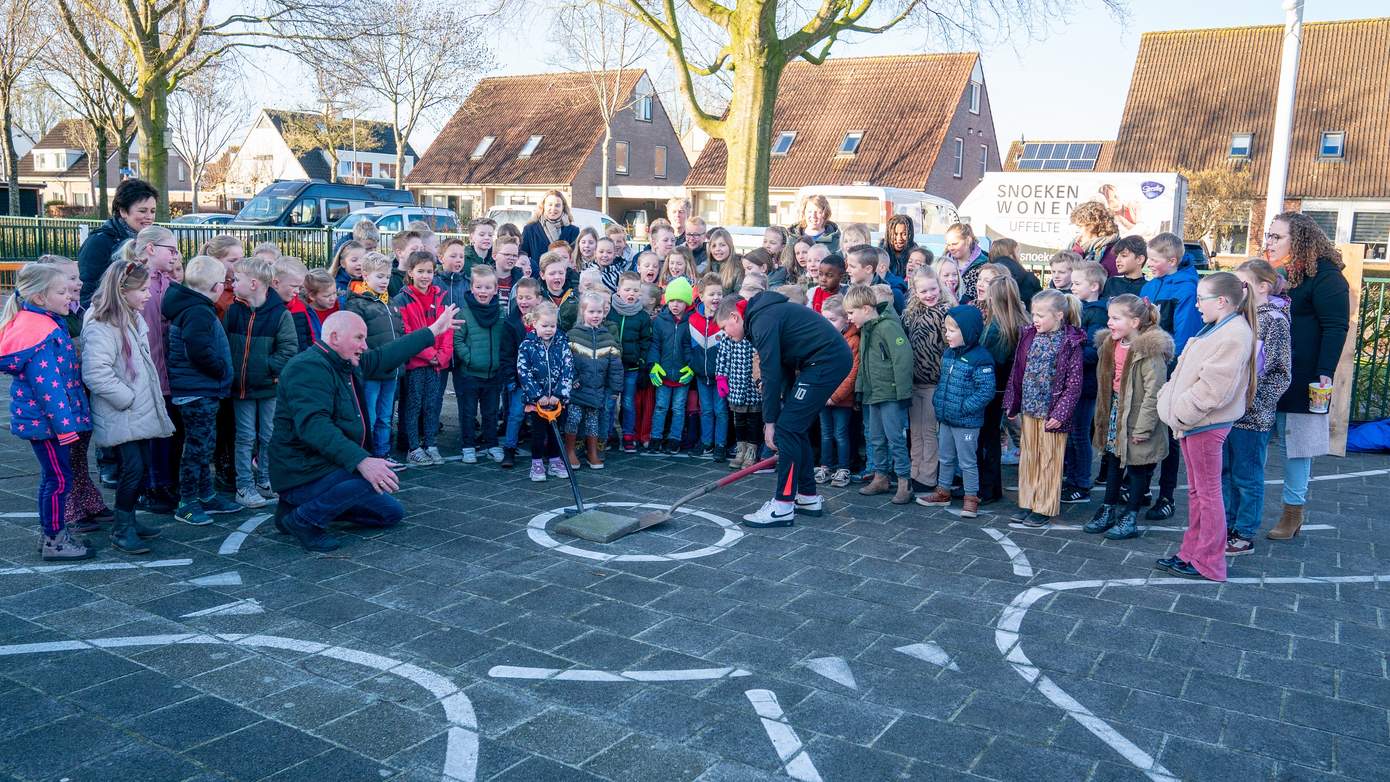 Arendsvleugel in Ruinerwold opent Buitenlokaal; een groene buitenruimte die fantasie prikkelt en bewegen stimuleert 