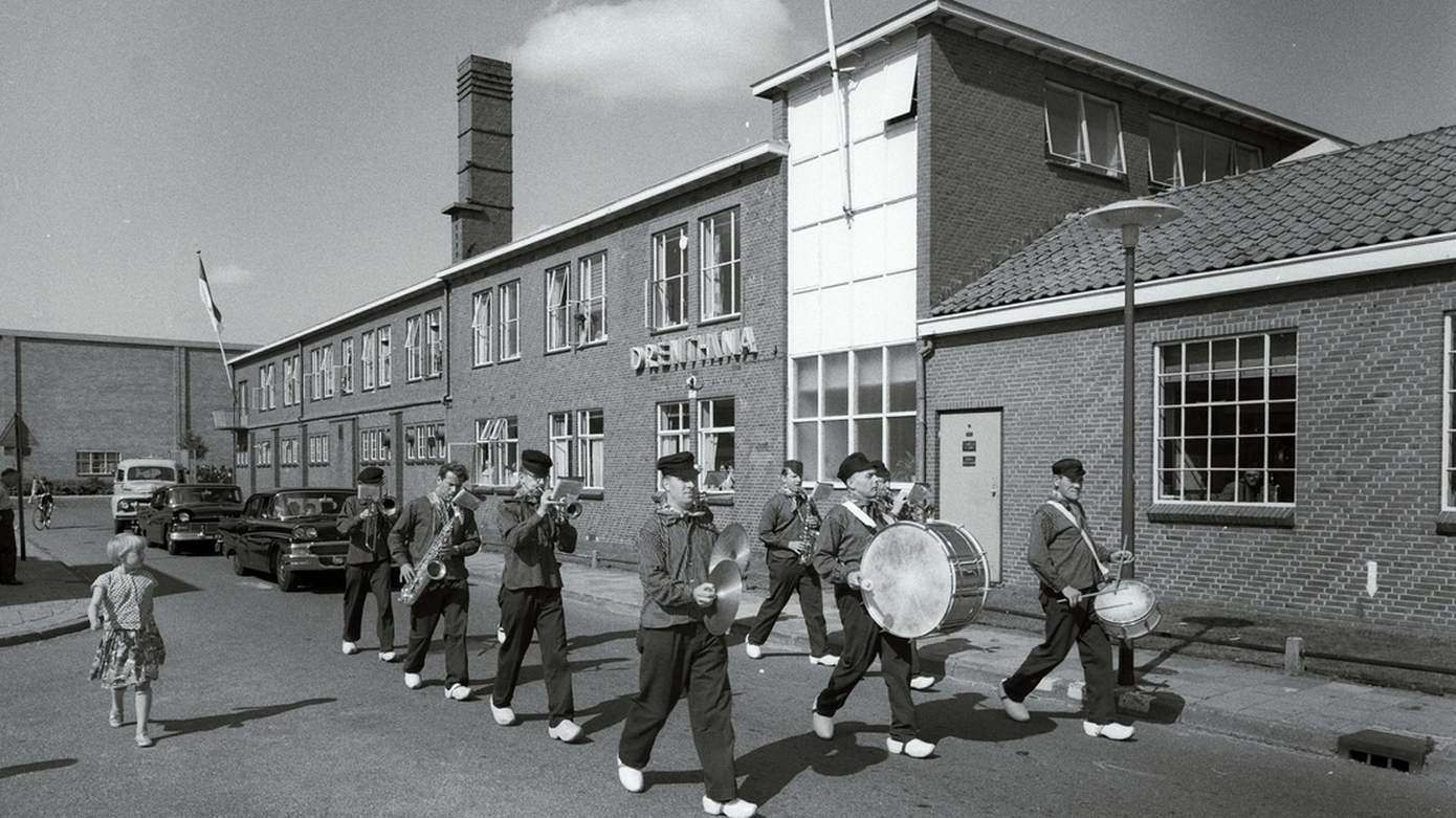 Lezing over geschiedenis van 100 jaar blikfabriek Hoogeveen