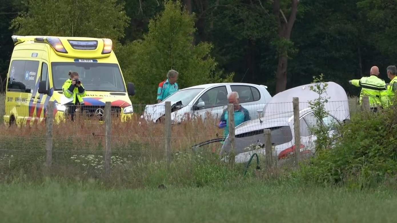 N48 drie uur dicht vanwege ongeval met drie auto's en drie gewonden (video)