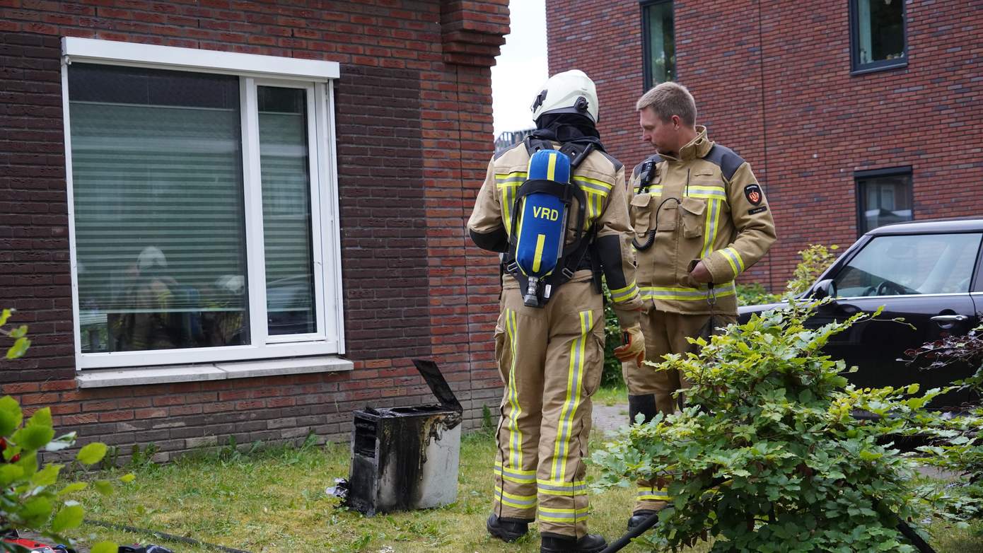 Computerkast vat vlam waarna woning vol rook komt te staan