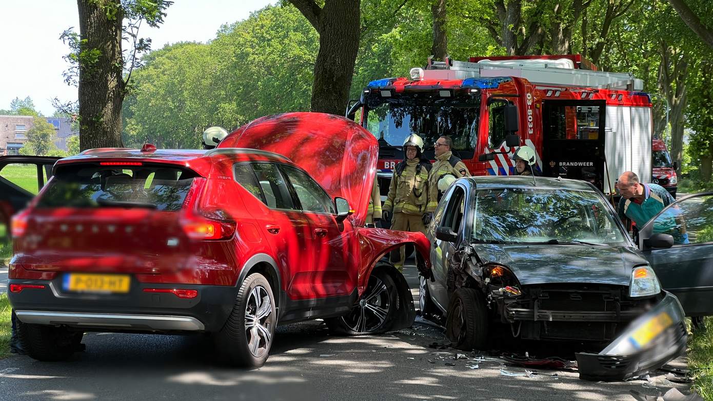 Opnieuw een fors ongeval op de Zevenhuisterweg in Nieuw-Roden