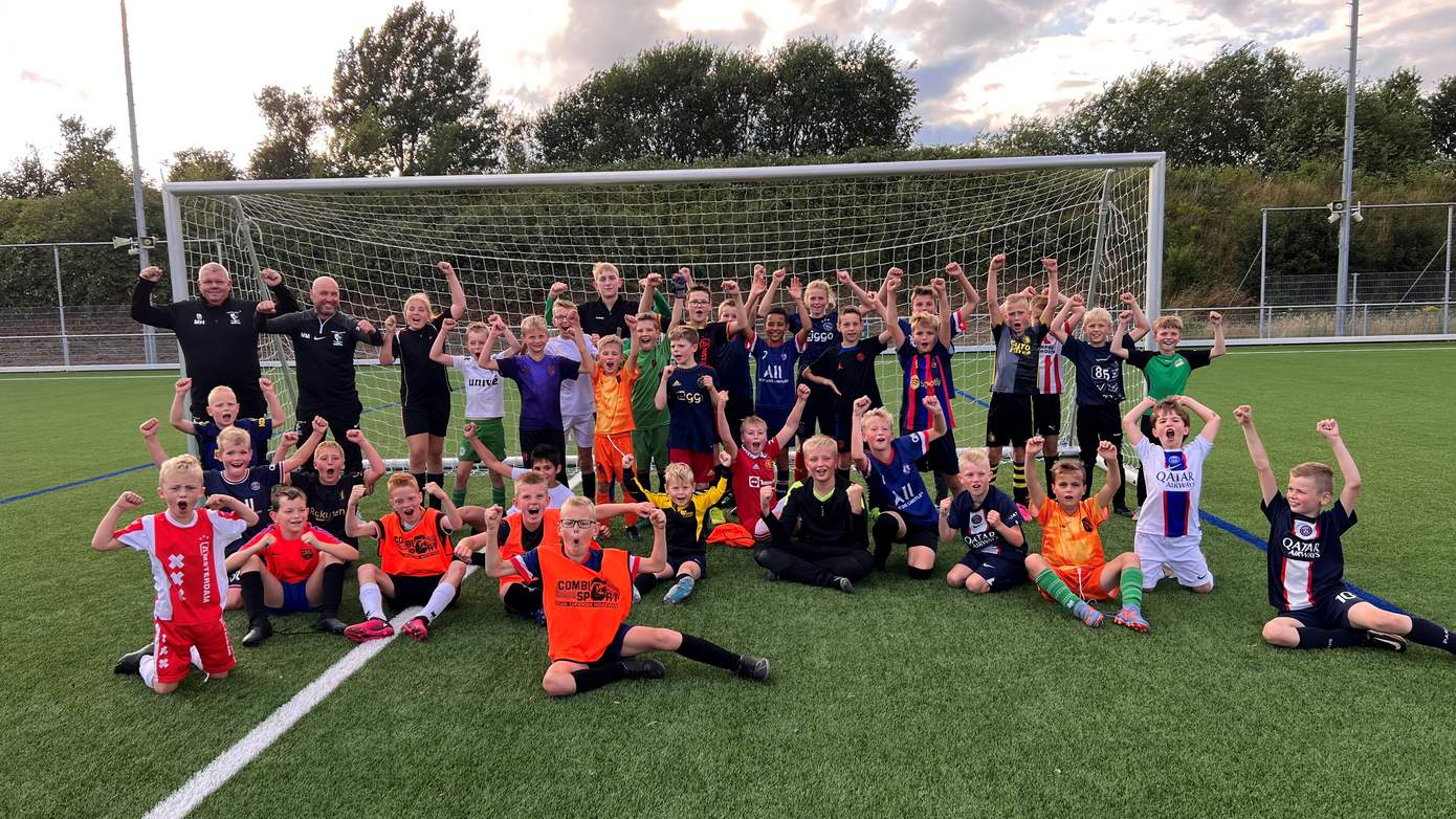 Mooie zomeravond op sportpark noordwest bij CVV Fitboys met Footballskills Drenthe