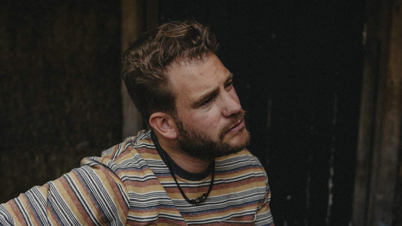 Tim Akkerman speelt de Hear Me Out Pub tour bij Nijend24 
