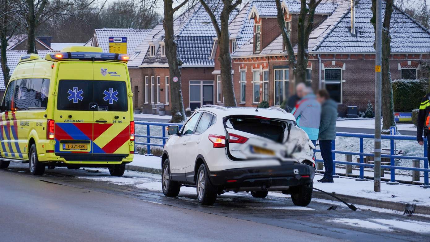 Trekker botst achterop auto bij ongeval in Smilde (video)