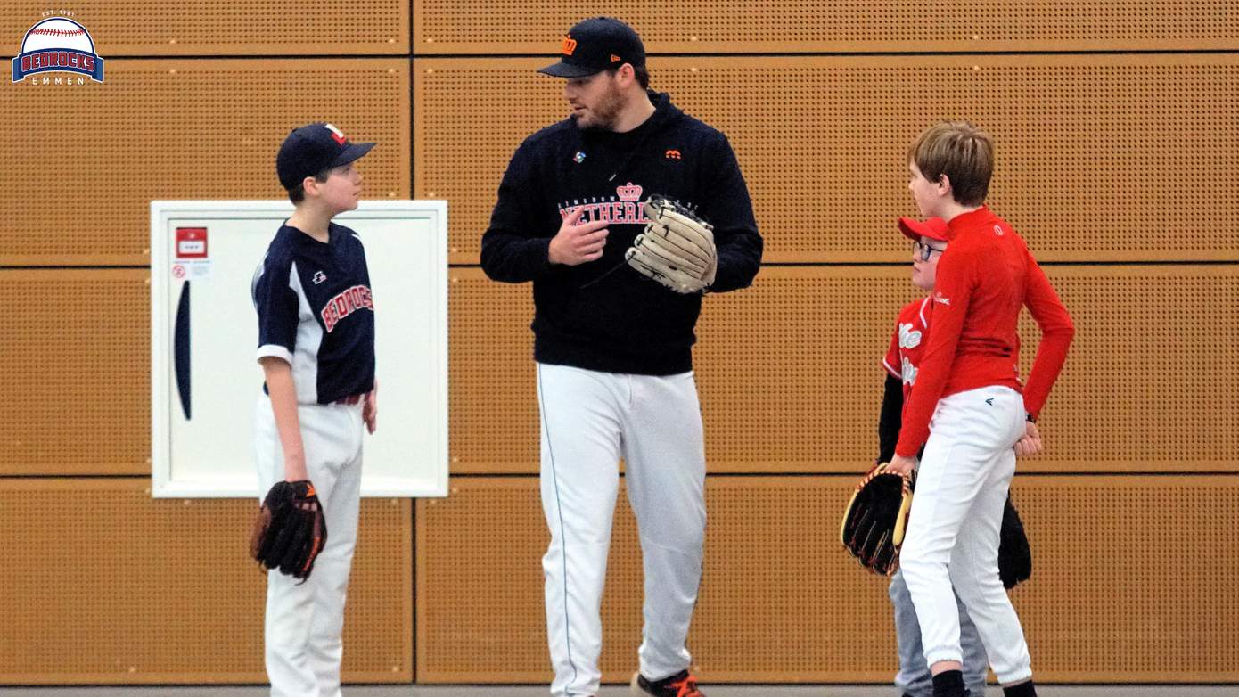 Team Kingdom of the Netherlands pitcher Tom de Blok met Team Europe baar de Global Baseball Games