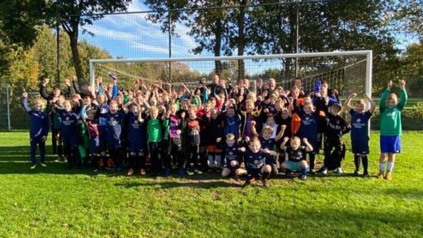Footballskills Drenthe trapt af met 90 kinderen