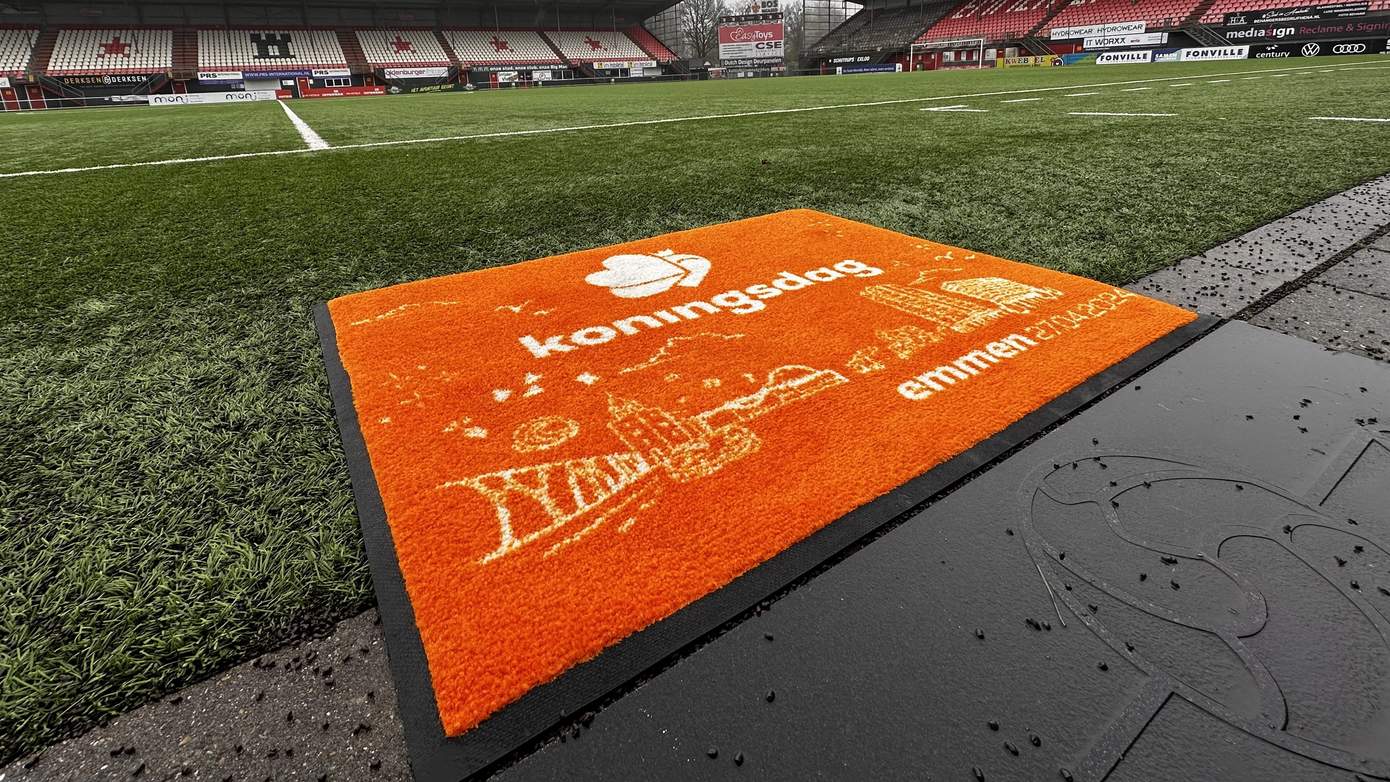 FC Emmen kleurt oranje voor Koningsdag