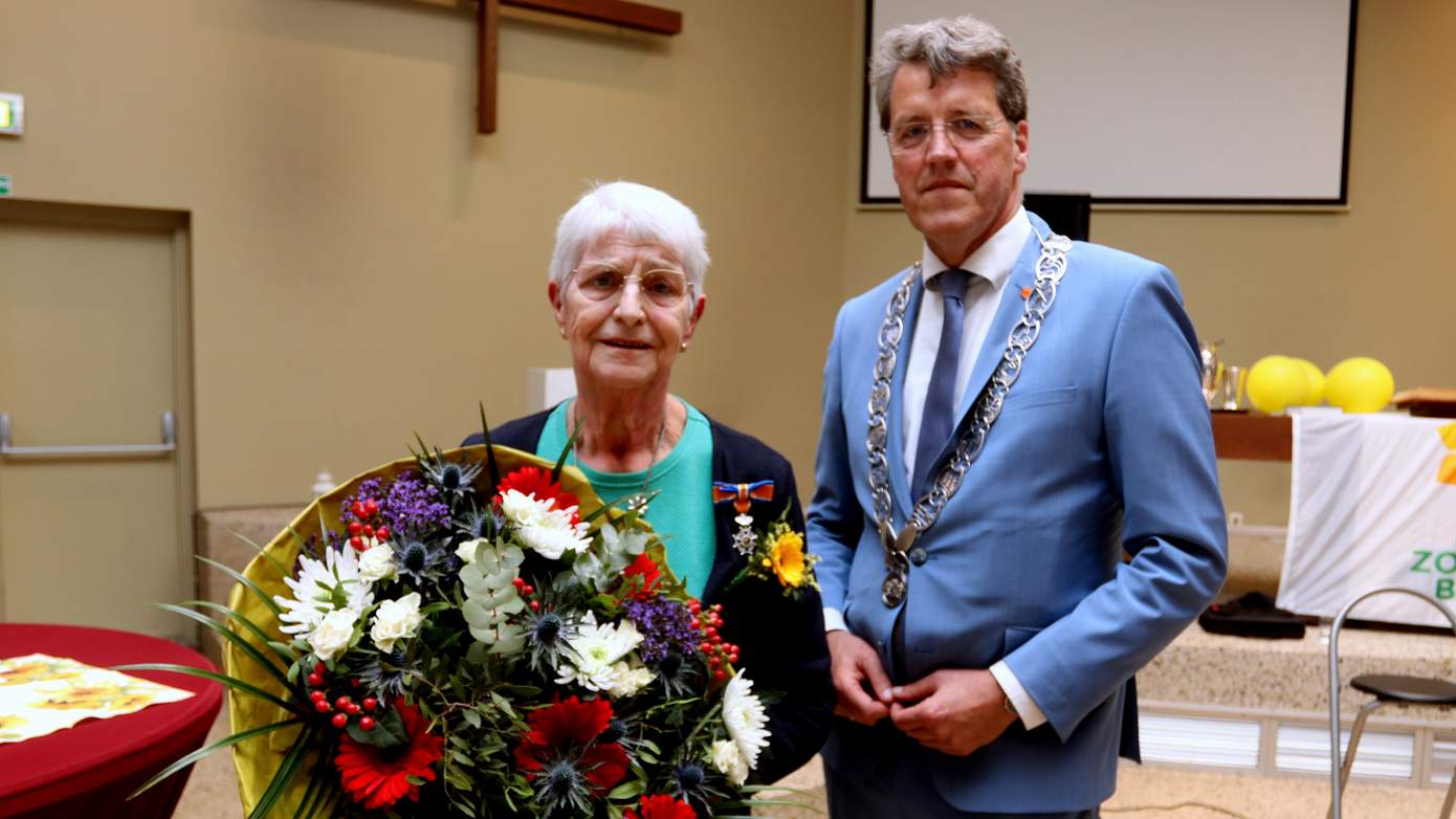 Koninklijke onderscheiding voor mevrouw Ten Hoor-Reurink