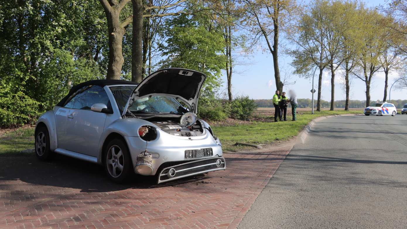 Automobilist gewond na botsing met vrachtwagen