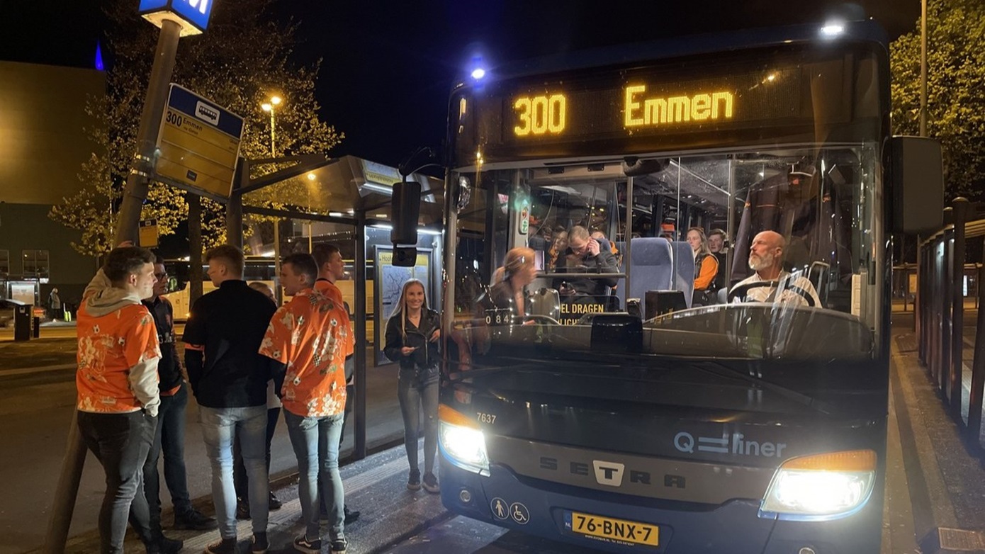 Aangepaste dienstregeling en extra (nacht)bussen tijdens Koningsdag in Groningen en Drenthe
