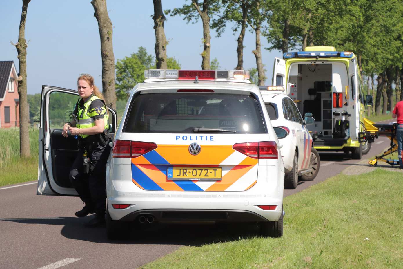 Scooterrijdster ernstig gewond door botsing met auto