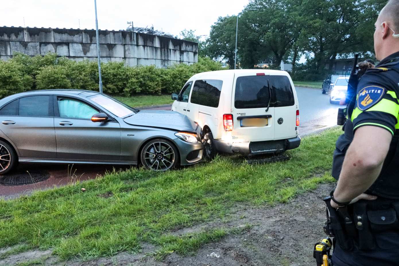 Auto's beschadigd bij ongeluk in Emmen
