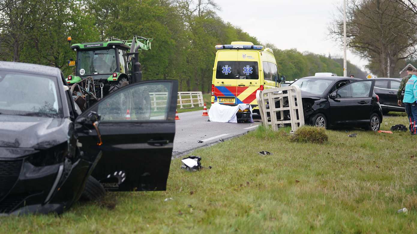 Twee gewonden bij forse aanrijding in Veenhuizen