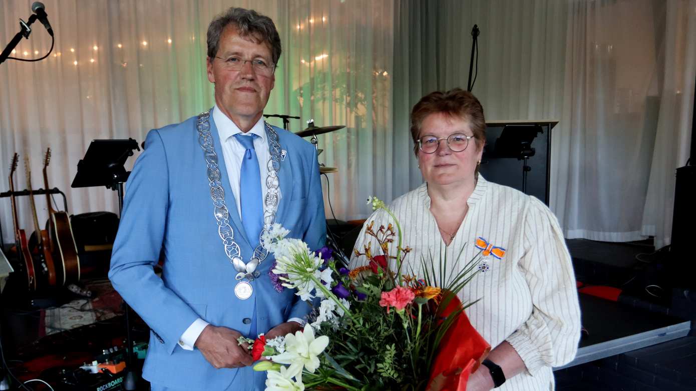 Koninklijke onderscheiding voor mevrouw Marga Piek uit Schoonebeek