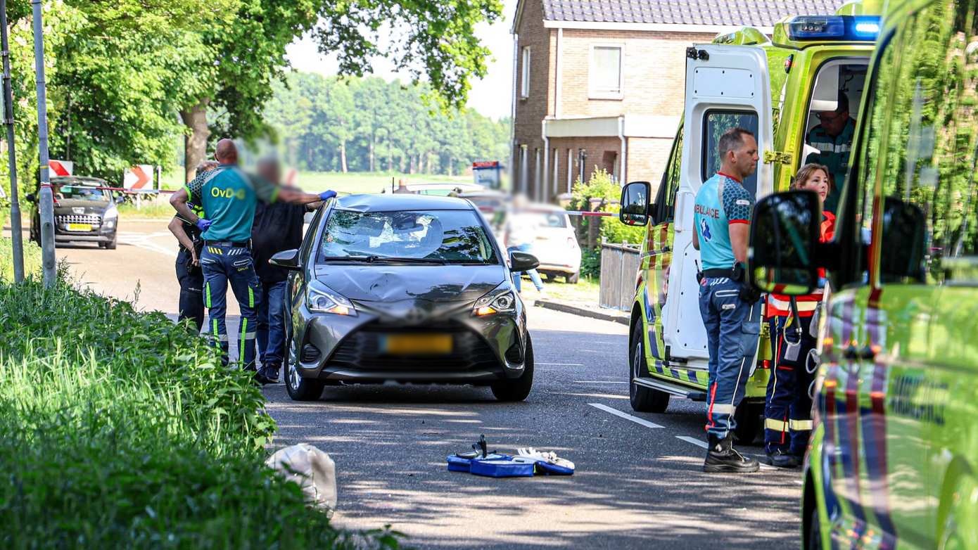 Traumahelikopter ingezet voor ernstig ongeval tussen auto en fietser (59)