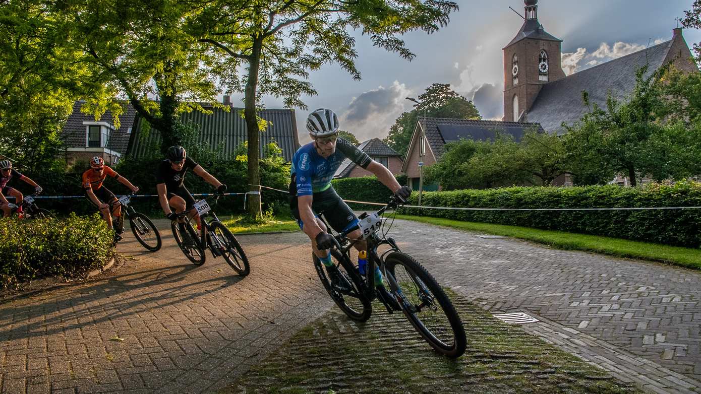 Zevende Intechneau MTB Streetrace Ruinen op donderdag 12 juni