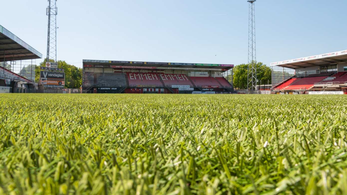 FC Emmen zet grasmat te koop; Club gaat over van kunstgras naar natuurgras