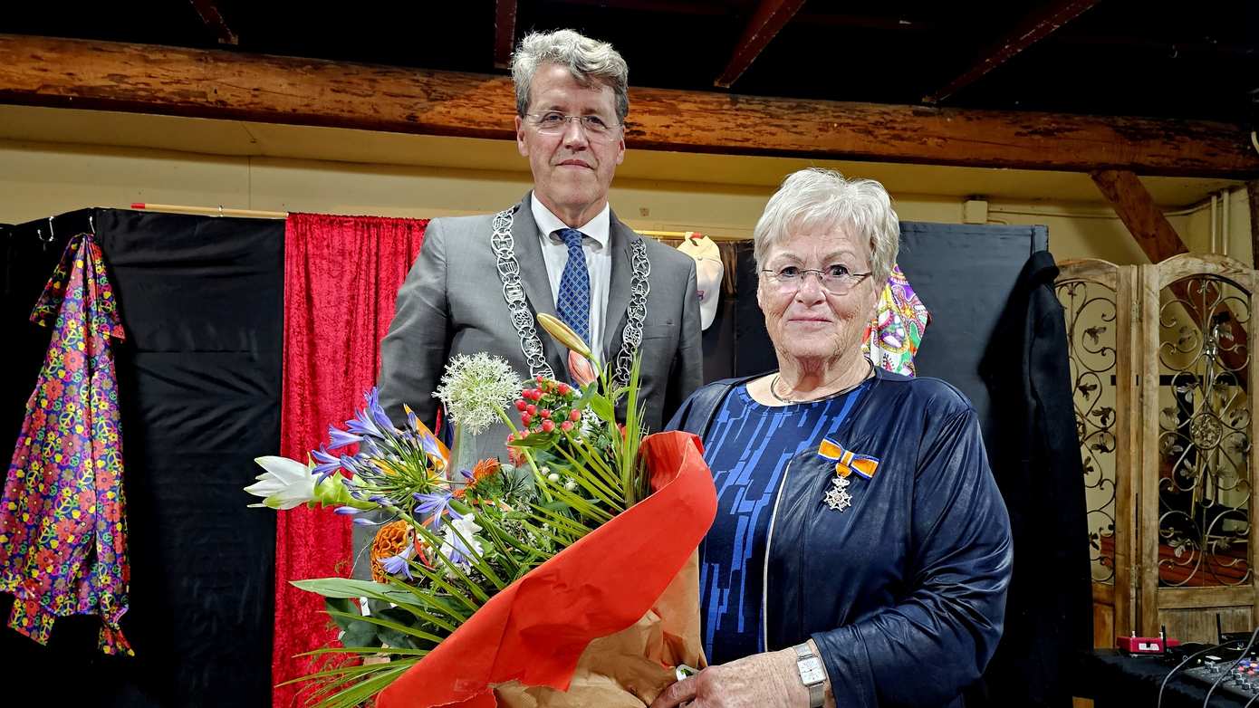 Koninklijke onderscheiding voor mevrouw Huizing-Staal