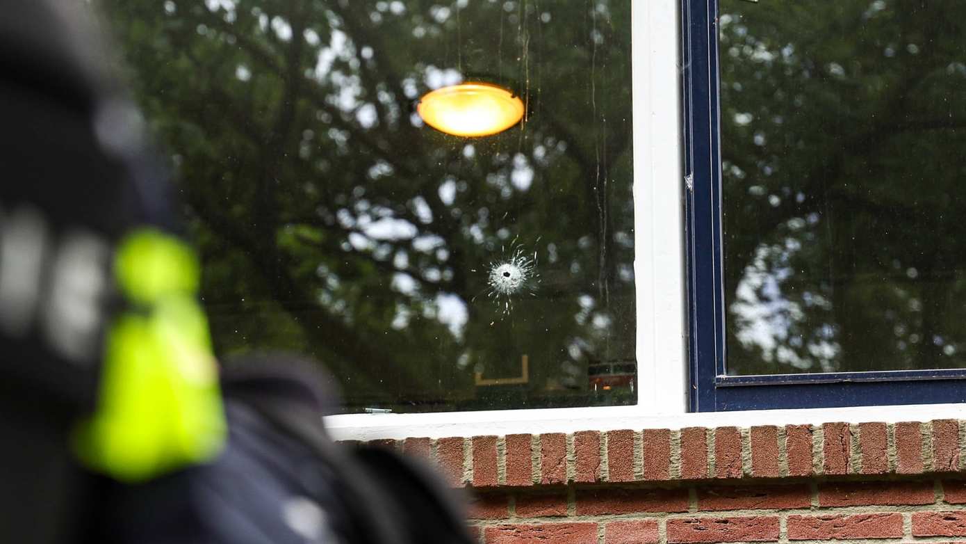 Twee aanhoudingen na schietincident; politie zoekt nog derde verdachte