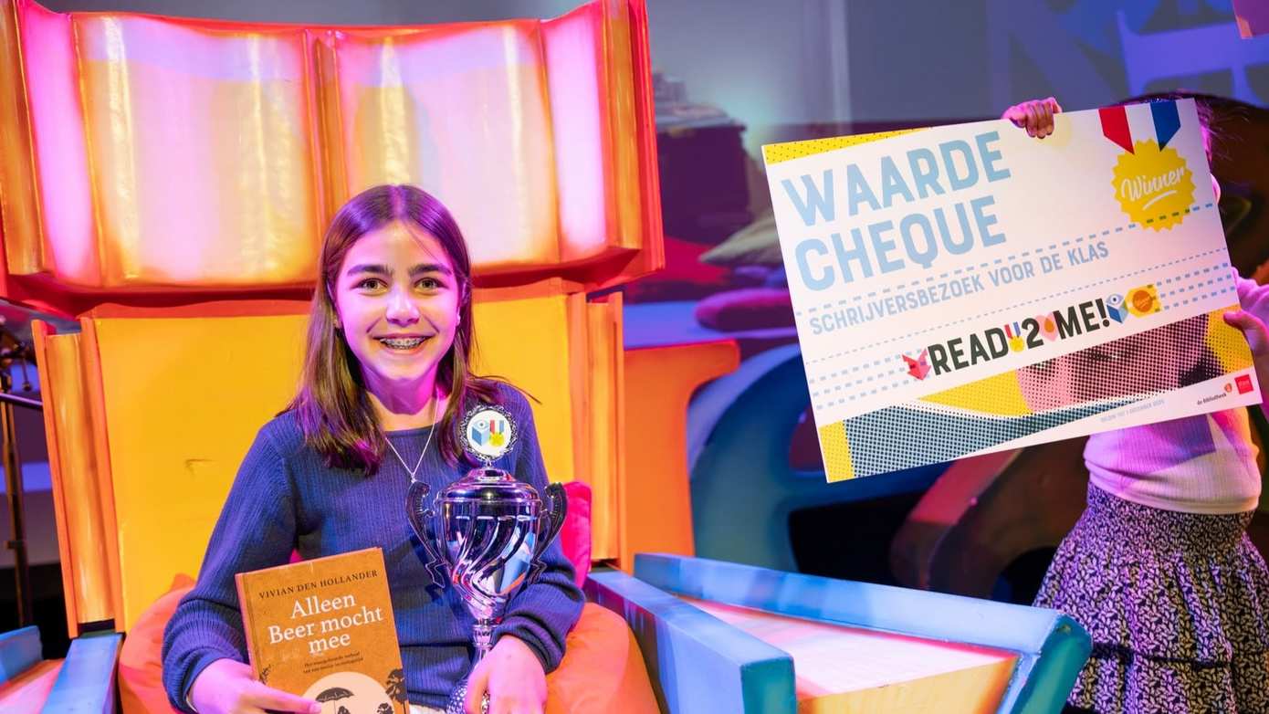 Brugklasser Ceyda Kunt van het Esdal College in Emmen wint landelijke finale Read2Me! 2025