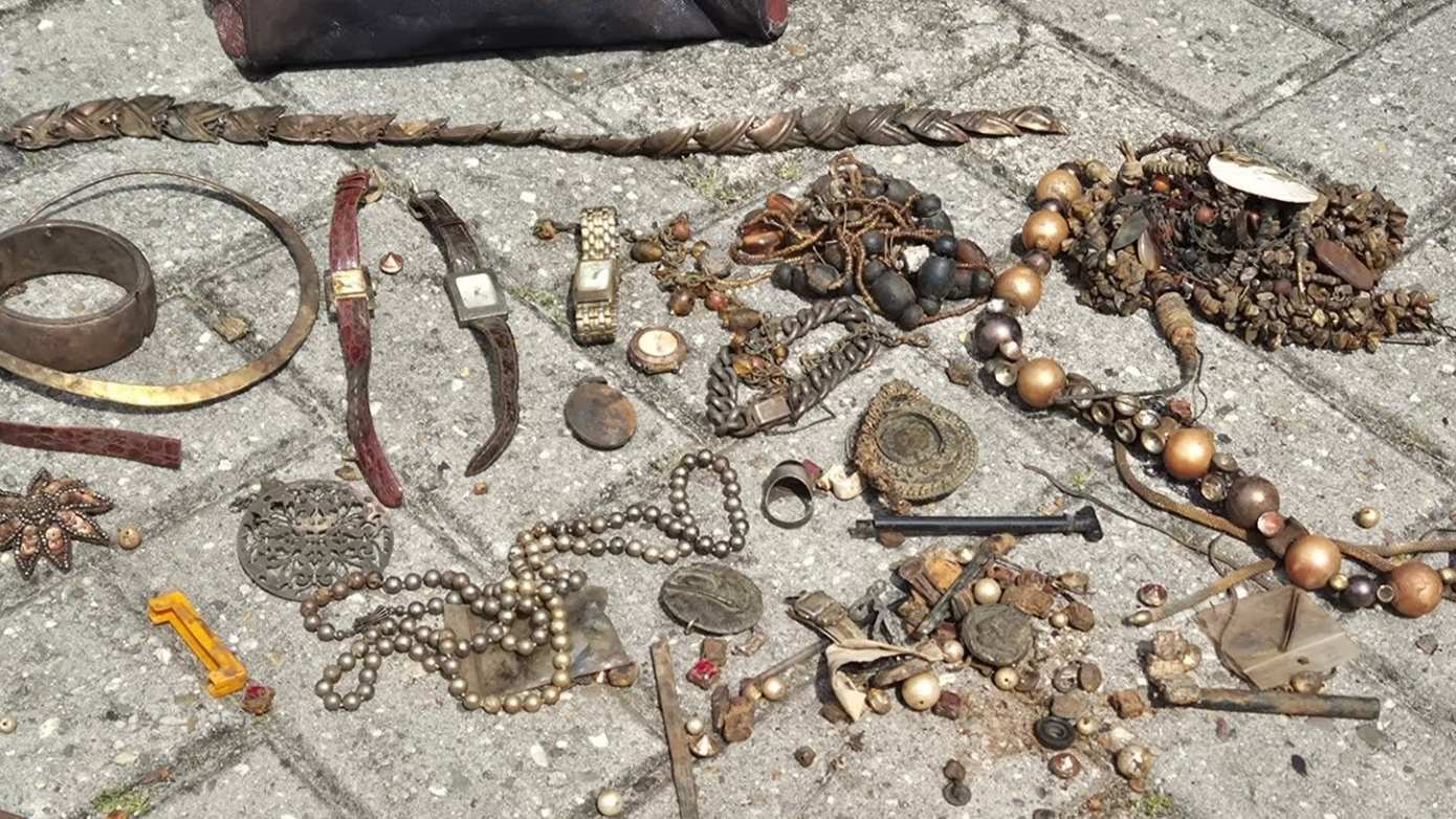 Politie zoekt eigenaar van gevonden tas met sieraden