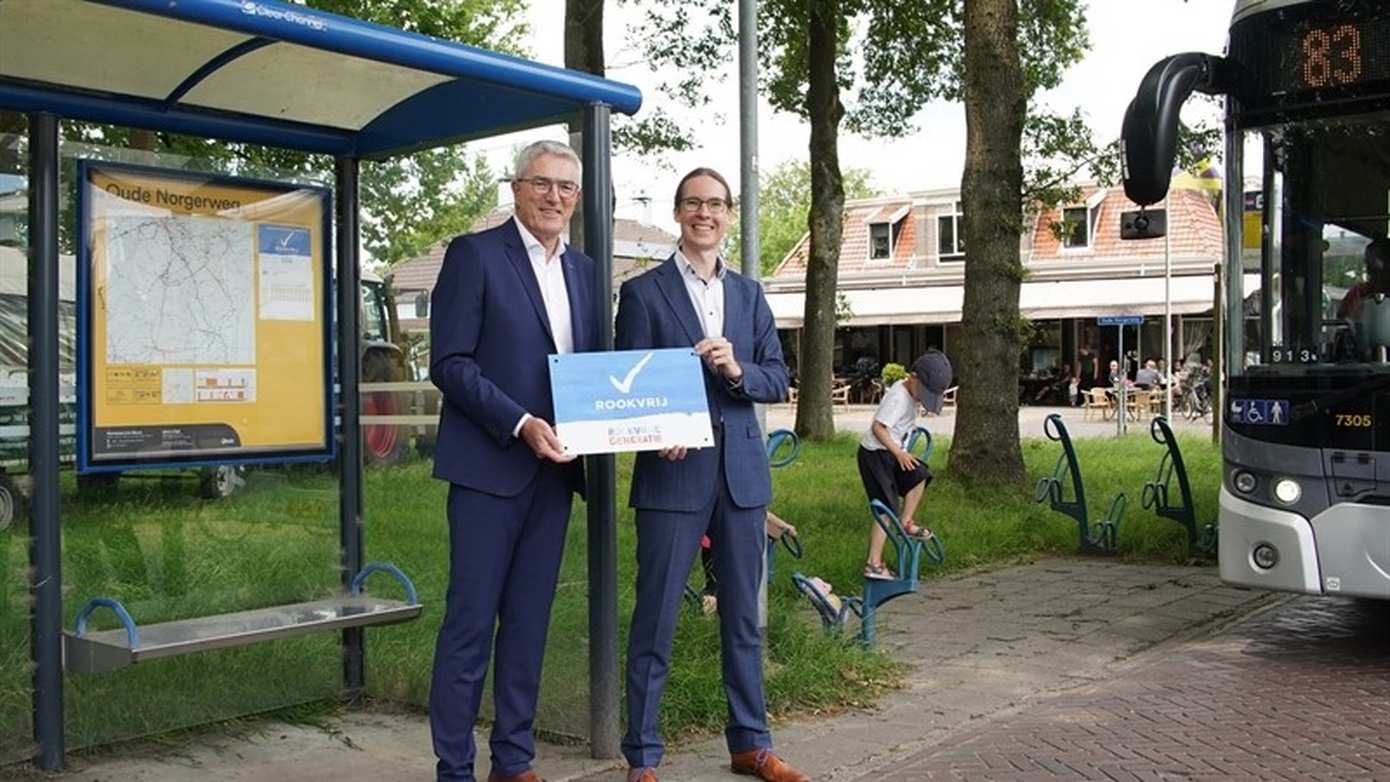 Laatste bushaltes in Drenthe en Groningen worden voorzien van verboden te roken markering