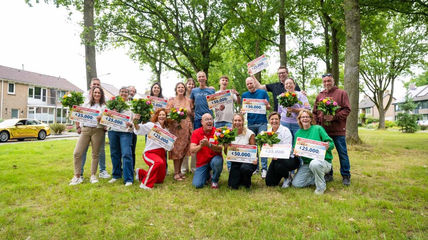 Inwoners Roden winnen samen 375.000 euro en BMW bij de Postcode Loterij 