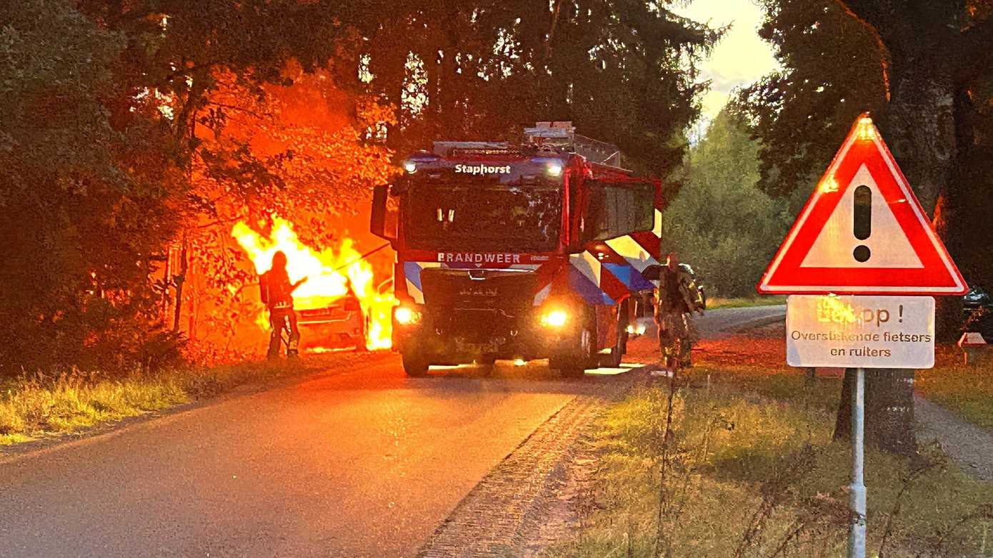 Gewonde nadat auto in brand vliegt na ongeval