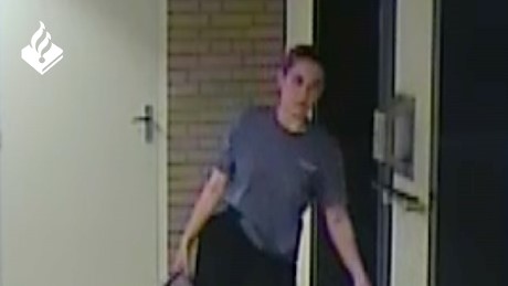 Politie zoekt vrouw die als nepagent bejaarde vrouwen beroofd van waardevolle spullen