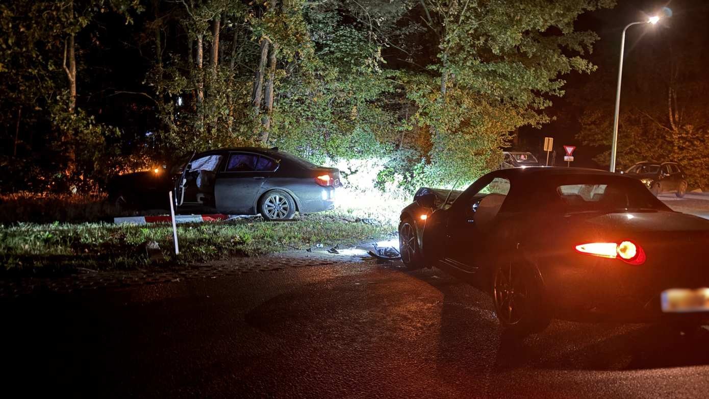 Automobilist mist bocht en botst tegen tegenligger