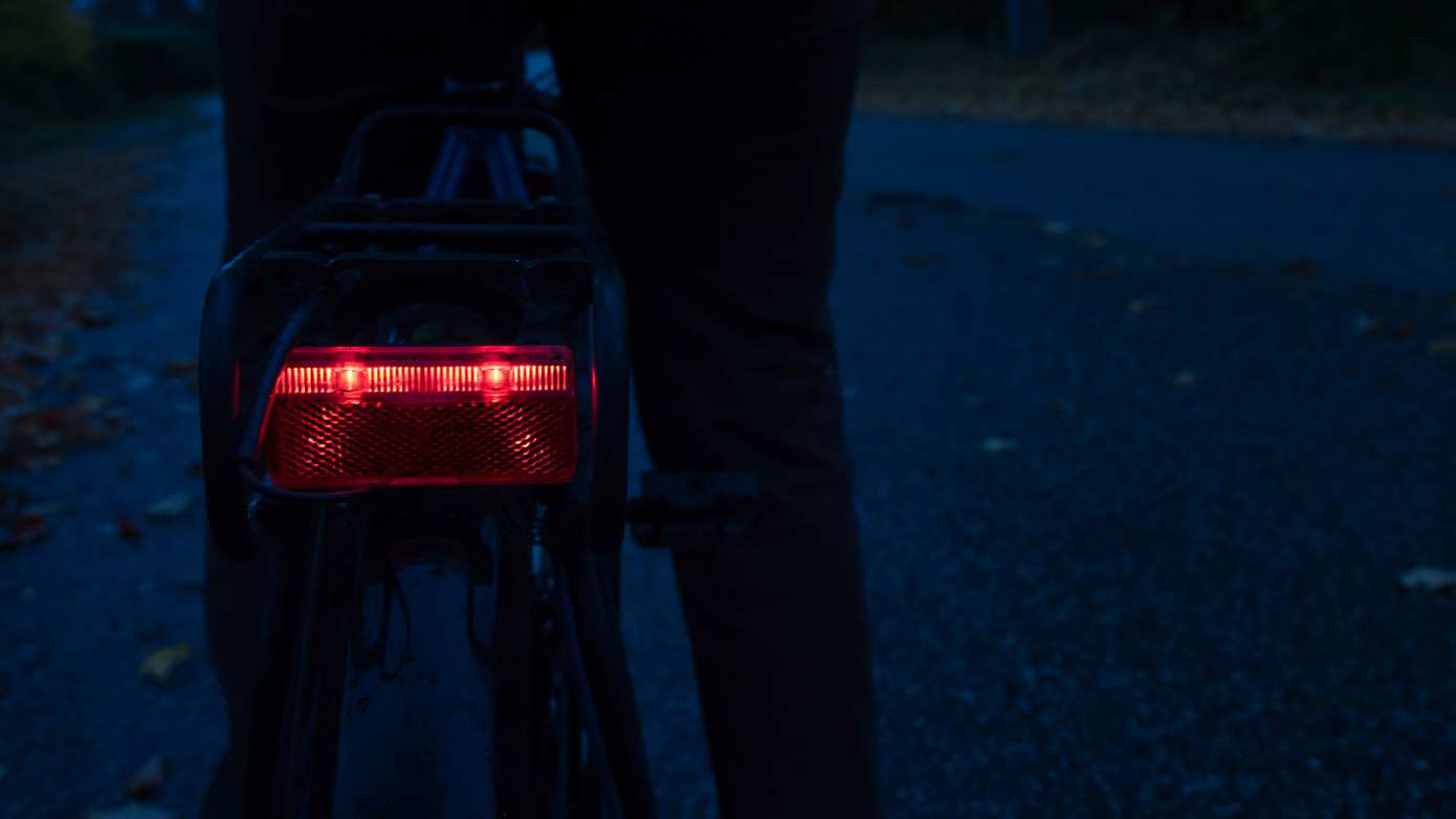 Het word weer eerder donker; Controleer de fietsverlichting van je kind
