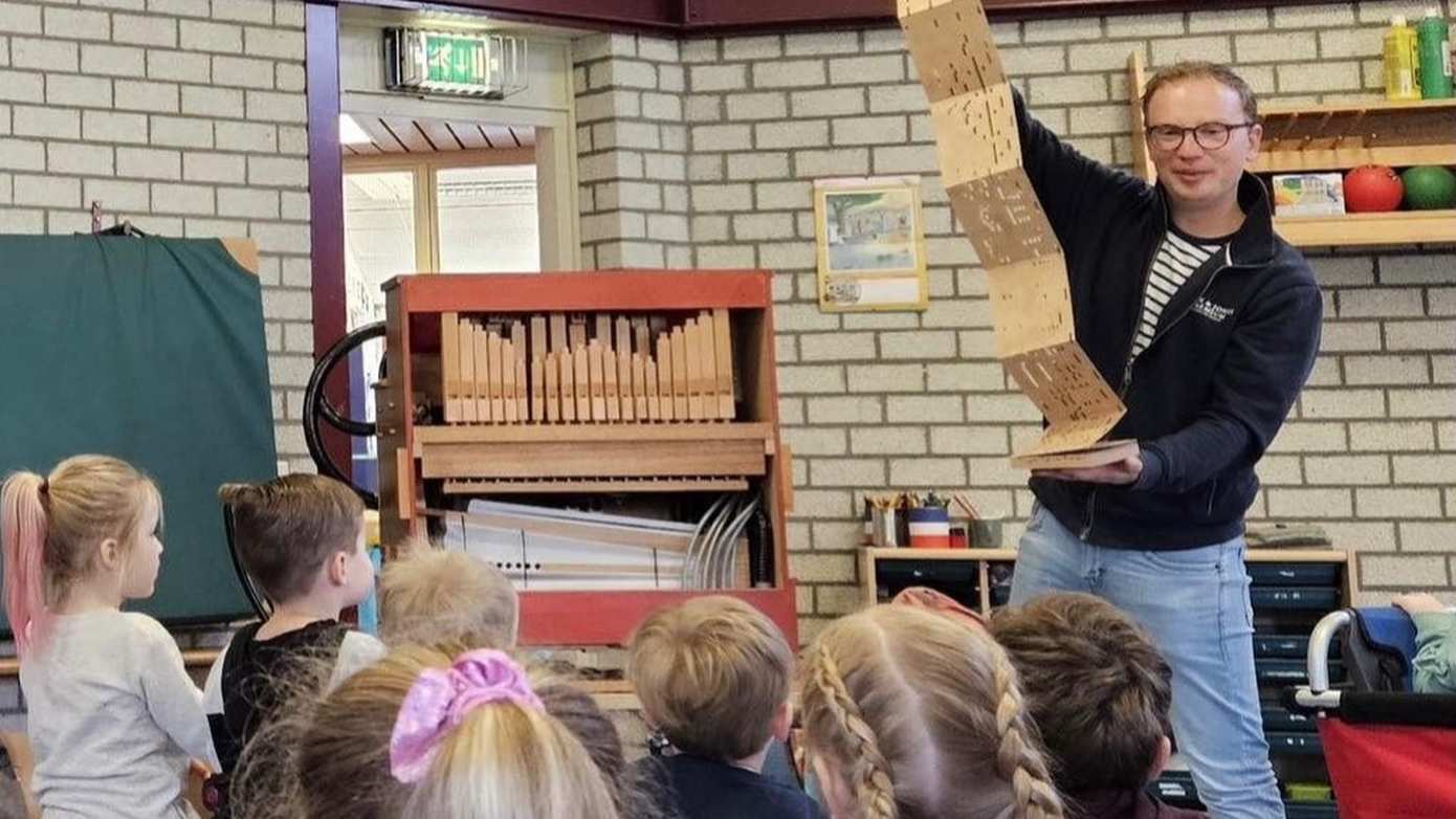 Leerlingen groep 3 en 4 gemeente Tynaarlo krijgen muziekproject Mees draait door