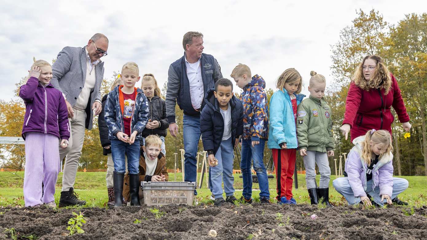Nieuw biodiversiteitspark in Zandpol feestelijk geopend
