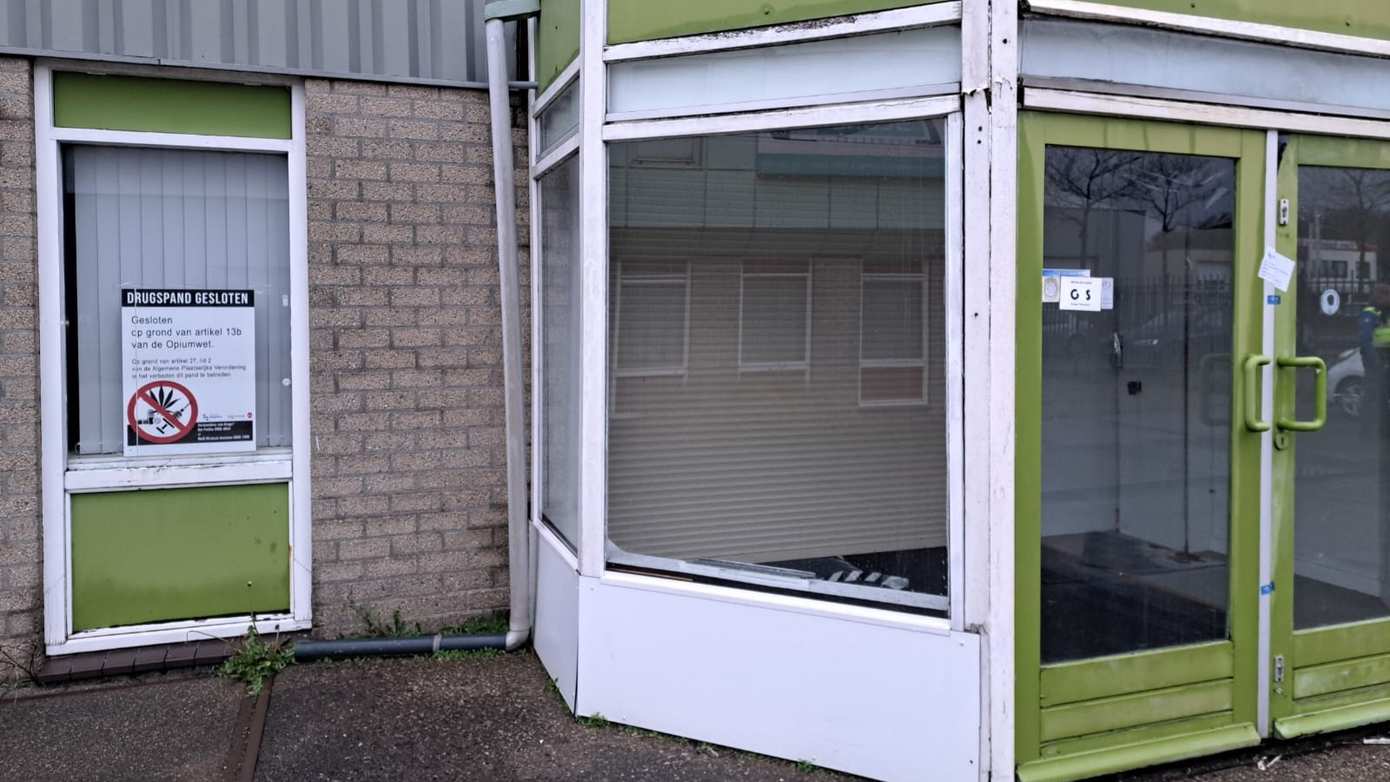 Pand in Hoogeveen voor 6 maanden gesloten vanwege vondst cocaïnewasserij 