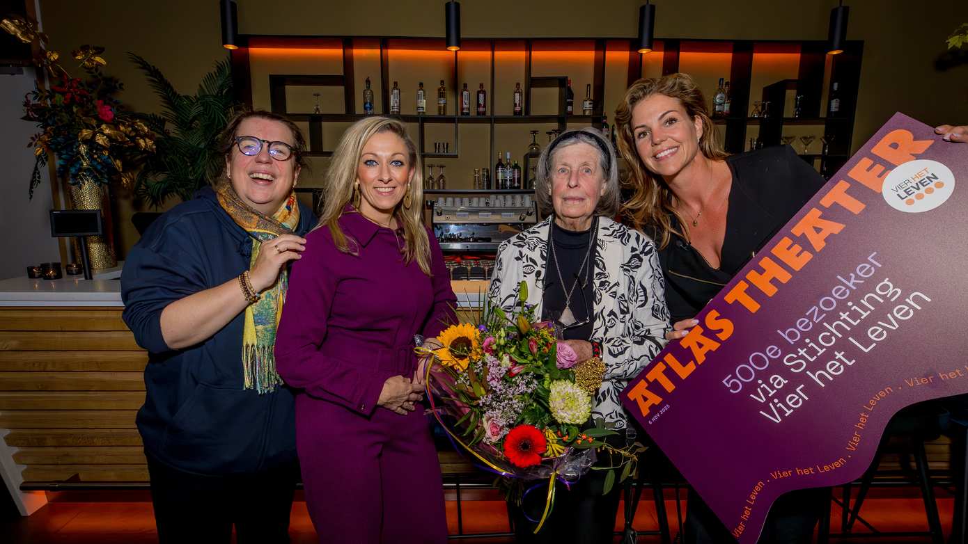 ATLAS Theater verwelkomt 500e bezoeker via Stichting Vier het Leven