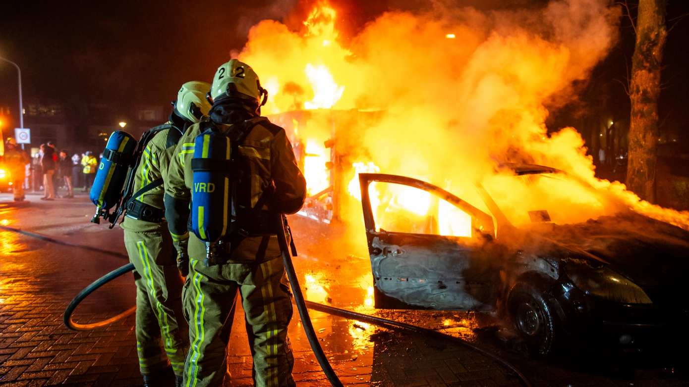 Opnieuw brand in Smilde: auto met aanhanger in brand gestoken