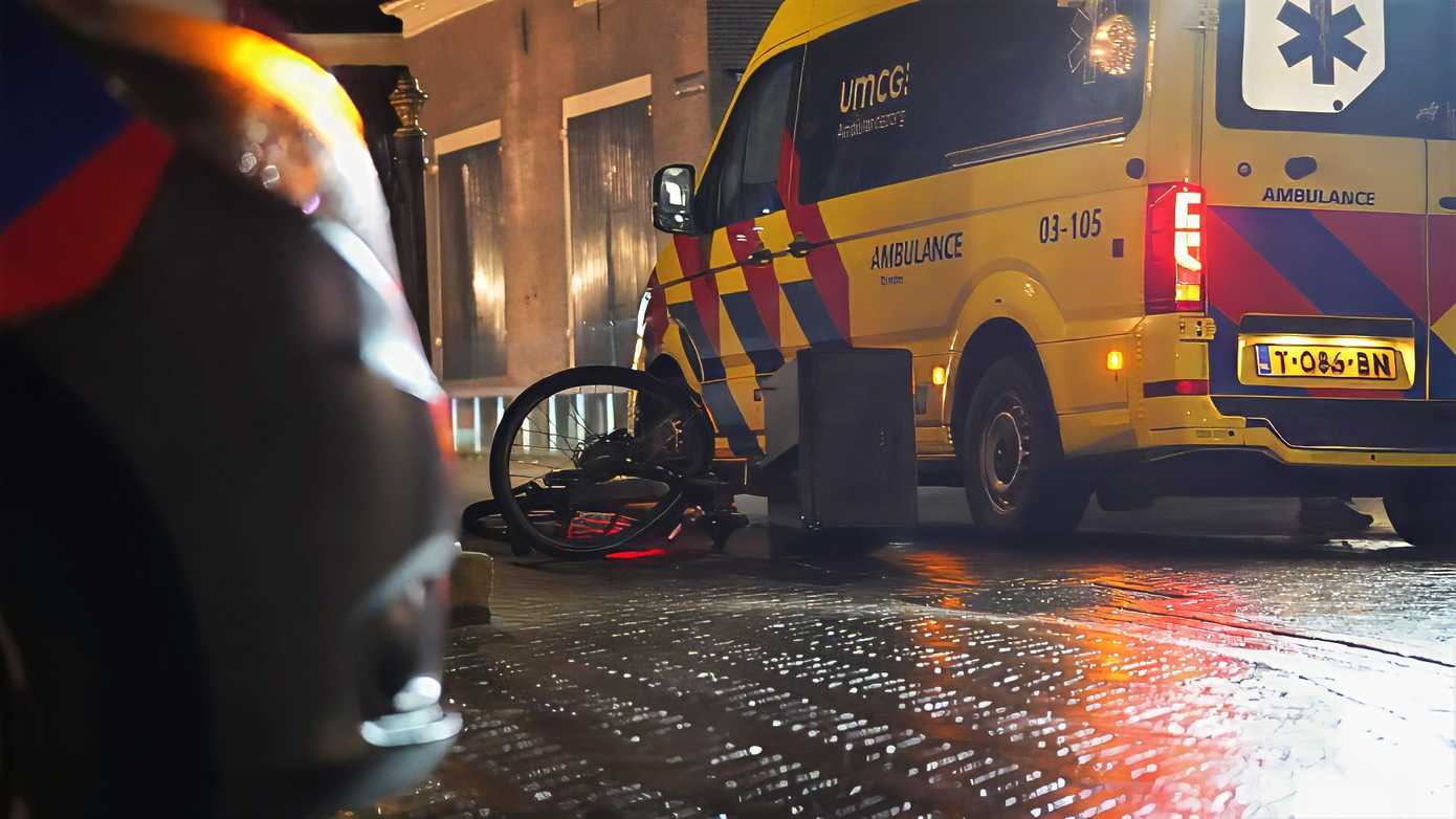 Maaltijdbezorger gewond bij aanrijding in Assen