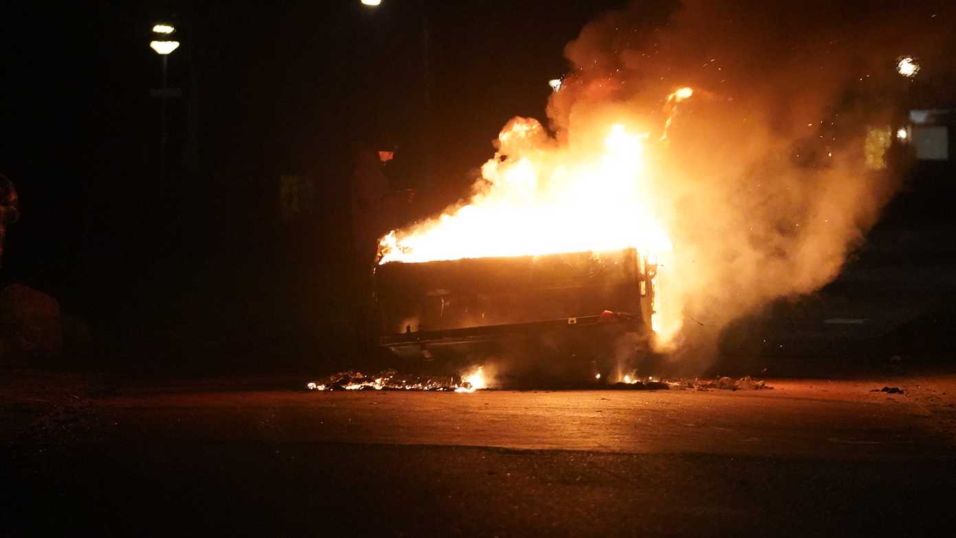 Opnieuw brand in Bovensmilde: aanhanger gaat in vlammen op