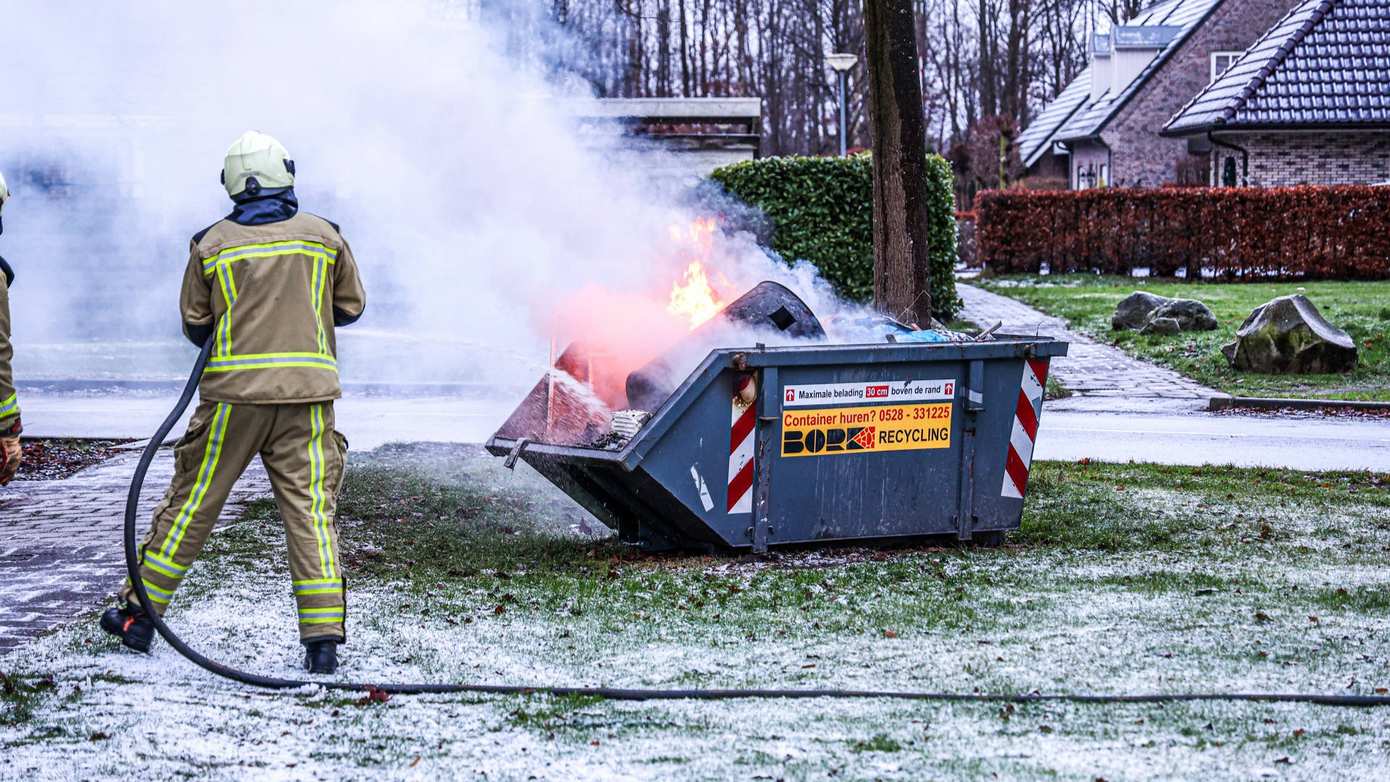 Bouwcontainer in brand gestoken in Klazienaveen