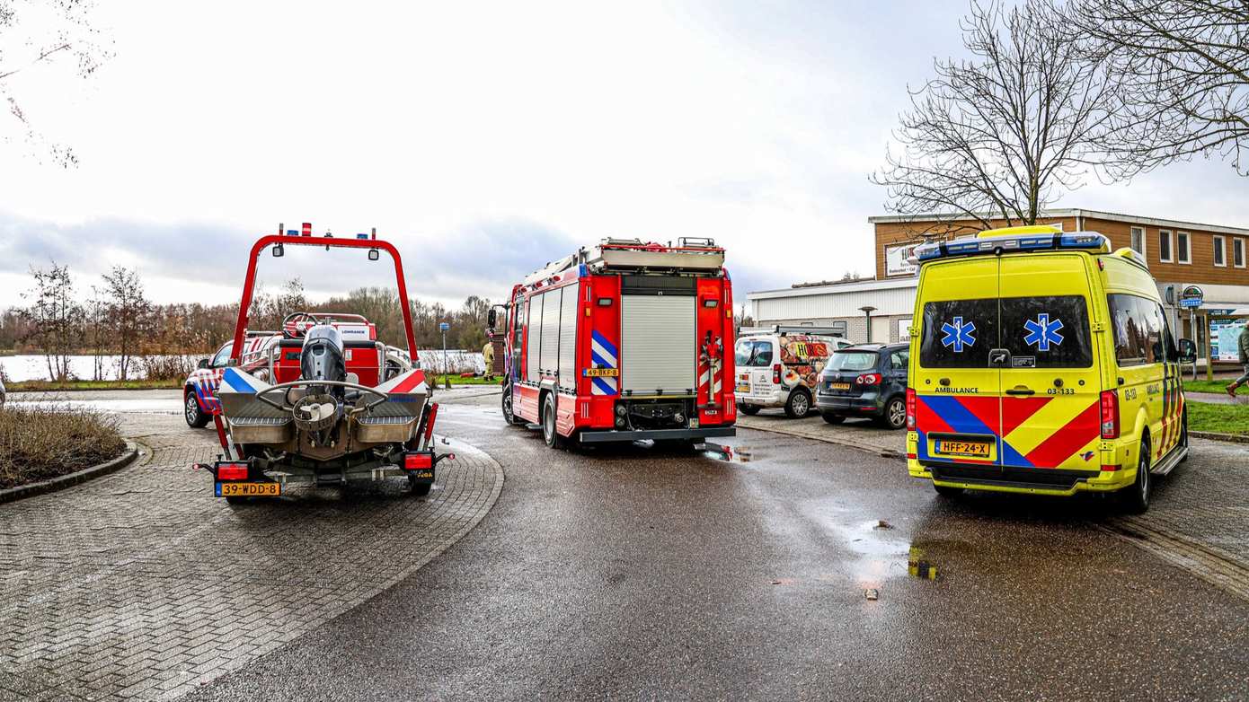 Hulpdiensten rukken uit voor melding persoon te water in Emmen 