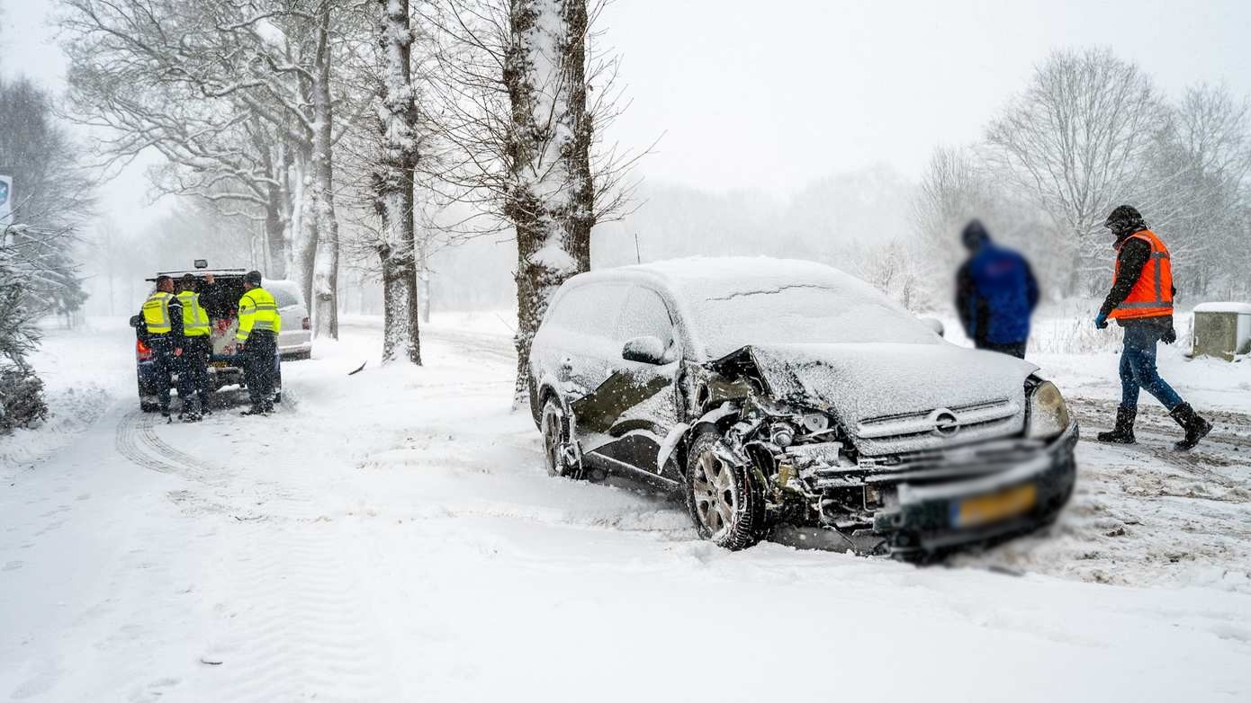 Automobiliste glijdt tegen boom bij Diever