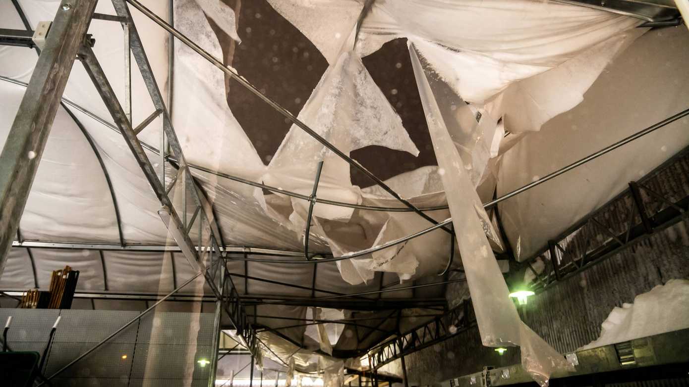 Dak Welkoop ingestort door sneeuwbelasting