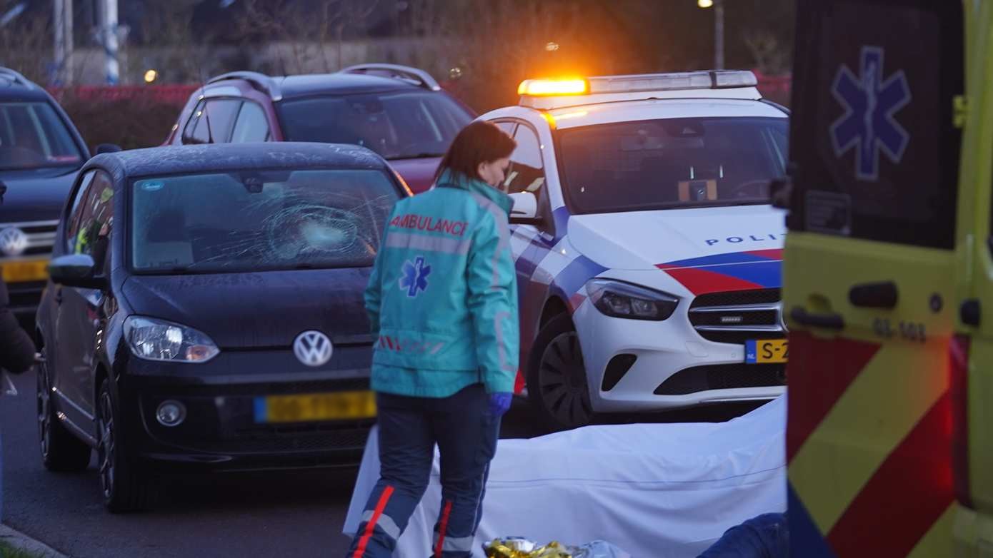Voetganger gewond door aanrijding met auto op de Peelo