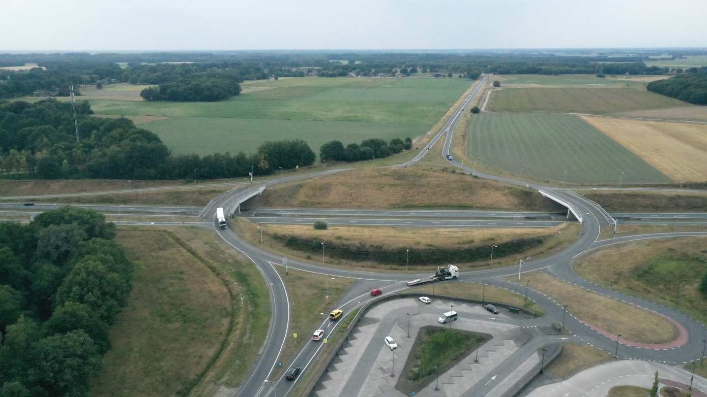 Het Rijk gaat 17 miljoen investeren in de fly-over over het verkeersplein Gieten