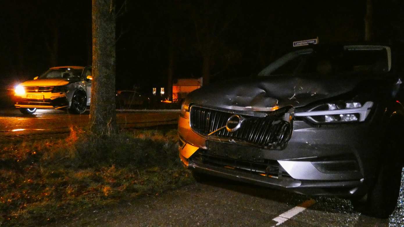 Veel schade na ongeval met twee auto's tussen Smilde en Hooghalen