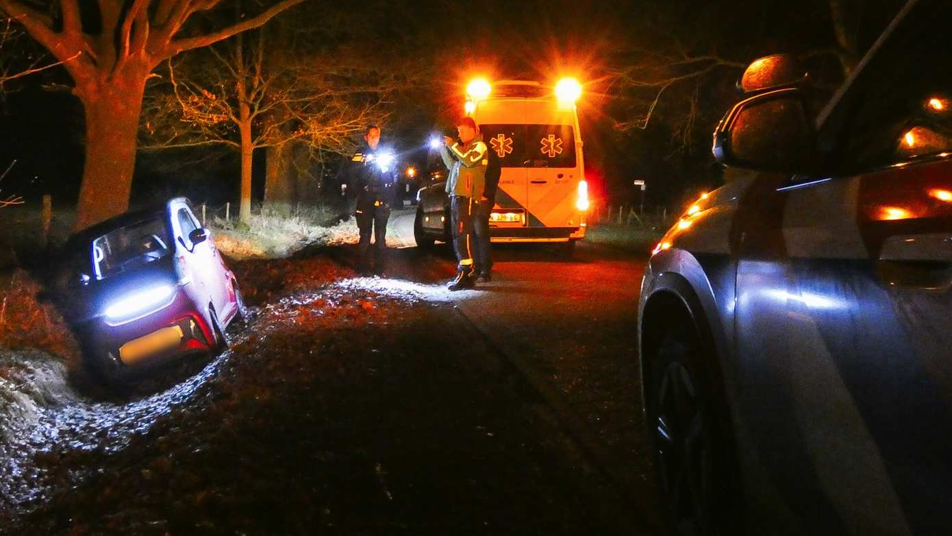 Brommobiel belandt in sloot aan de Holthe in Beilen