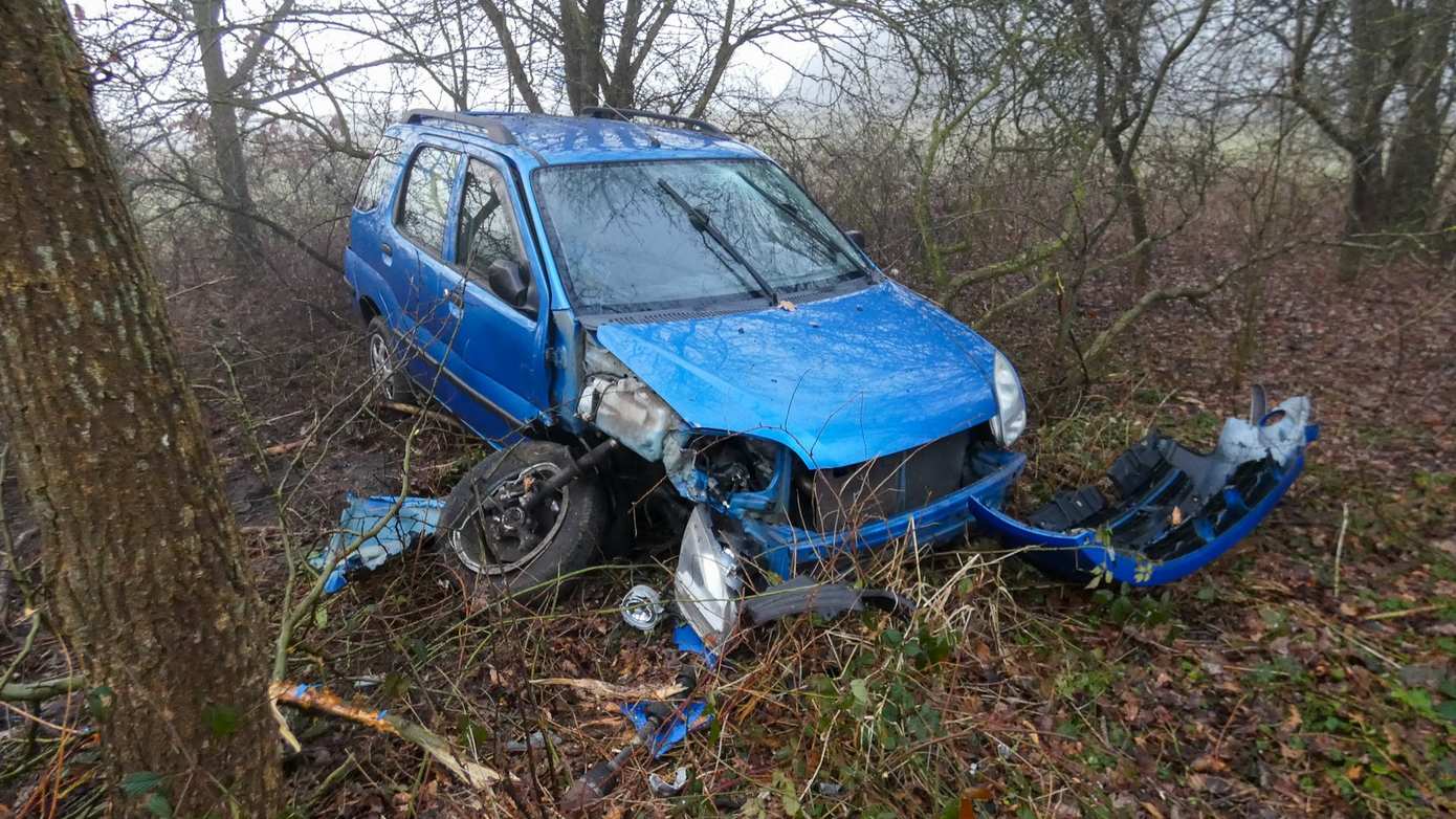 Automobilist vlucht na eenzijdig ongeval op A28